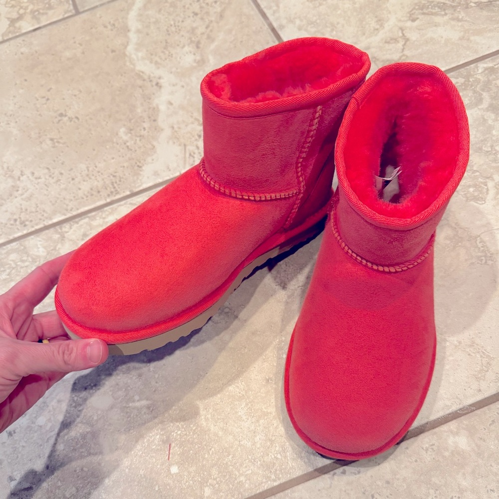 Ugg fluffy pink girls boot